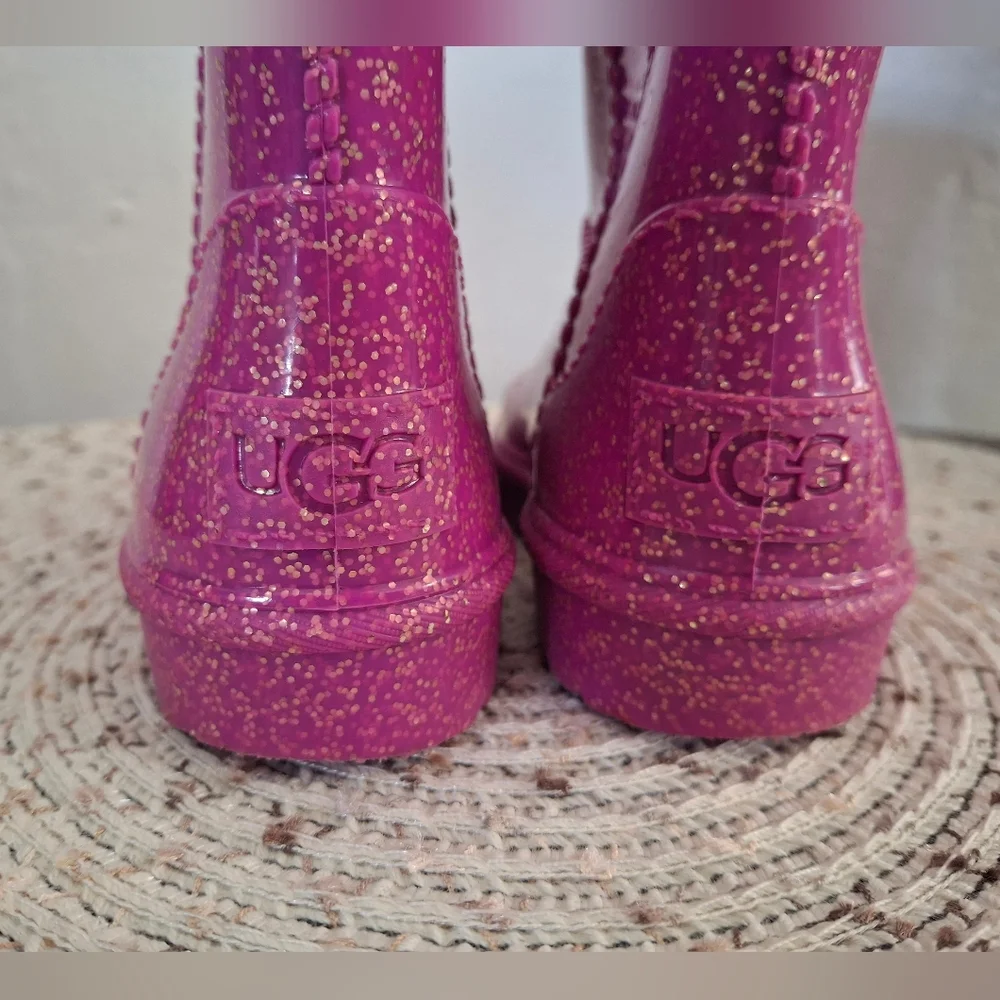 Ugg Kids Glitter Pink Rain Boot Size 7.